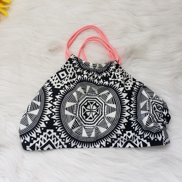 Xhilaration double strap criss cross bandeau top - Picture 4 of 8